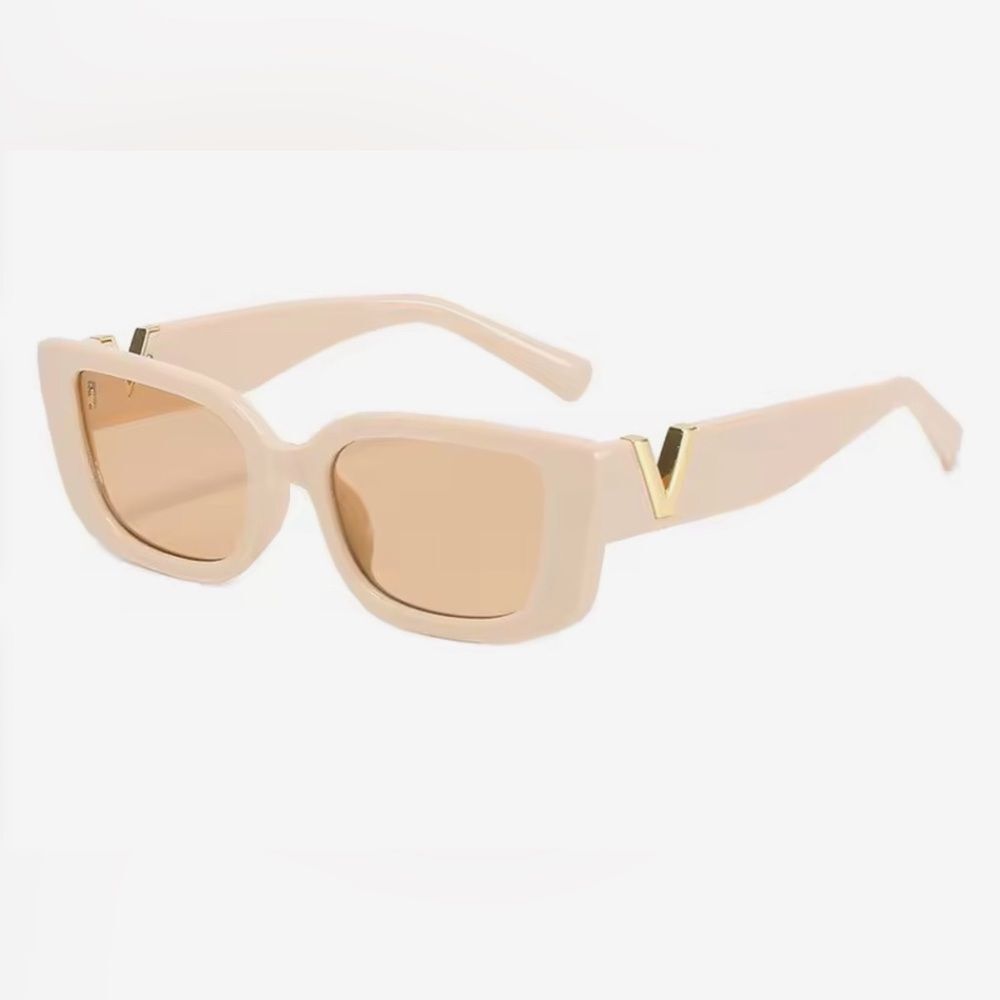 NEW! V Logo 🌺Designer-Style🌺Fashion Sunnies Sunglasses